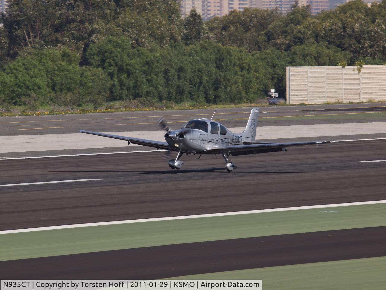 N935CT, 2008 Cirrus SR22 C/N 2935, N935CT arriving on RWY 21