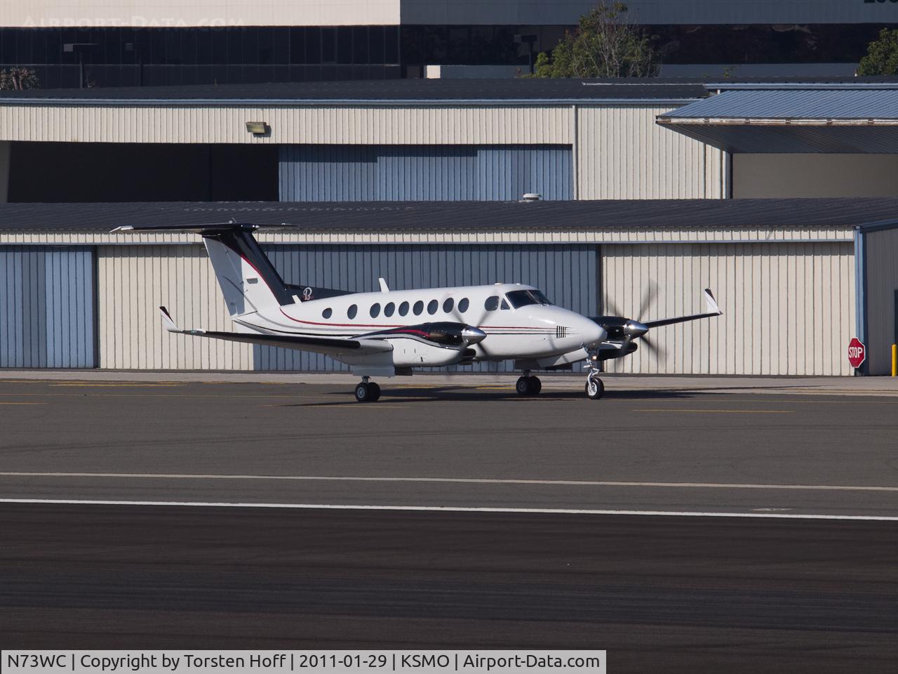 N73WC, 1996 Beech B300 King Air C/N FL-135, N73WC taxiing