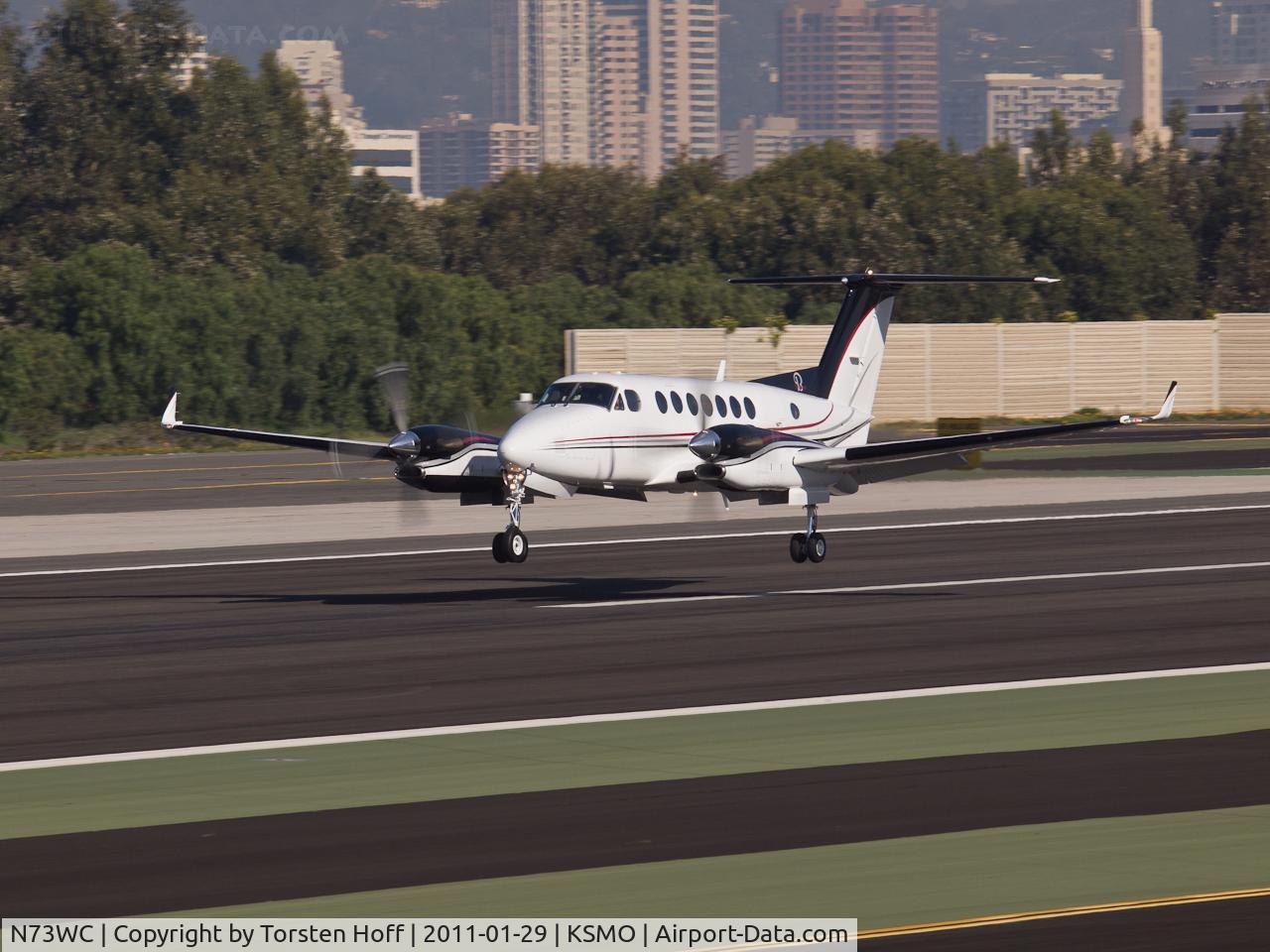 N73WC, 1996 Beech B300 King Air C/N FL-135, N73WC arriving on RWY 21
