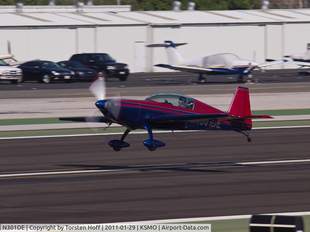 N301DE, 1997 Extra EA-300/L C/N 041, N301DE departing from RWY 21