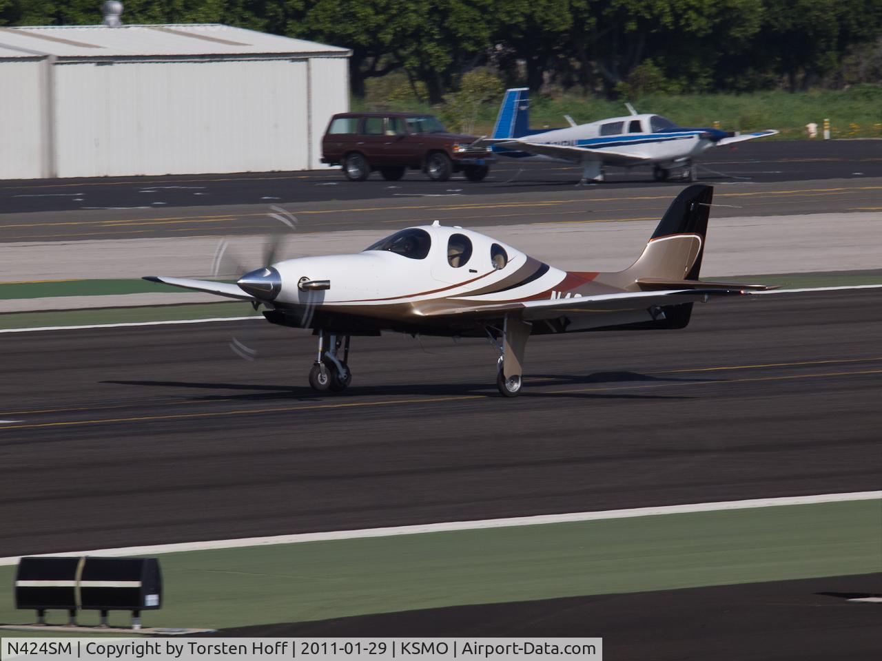 N424SM, Lancair Evolution C/N EVO-005, N424SM arriving on RWY 21