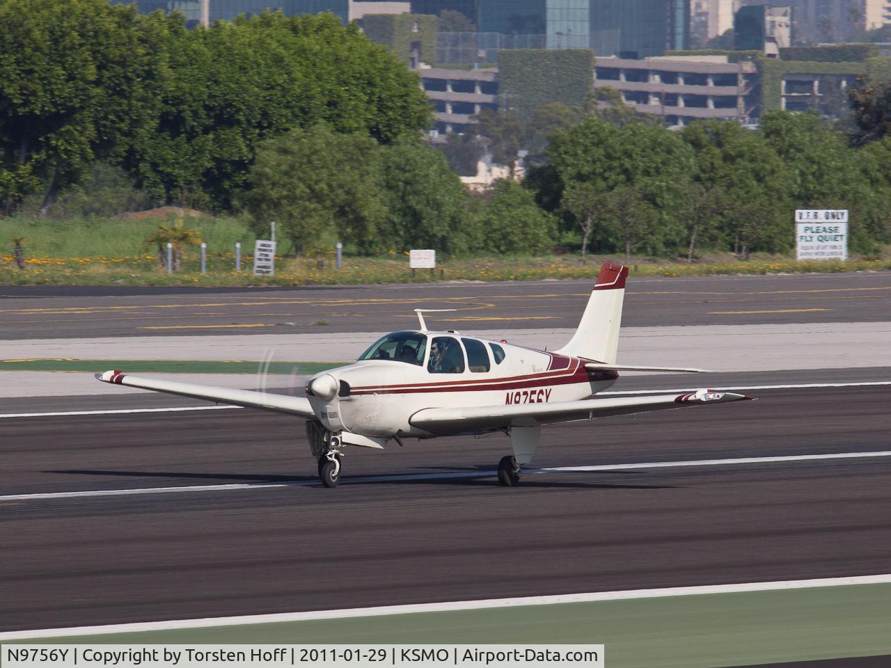 N9756Y, 1963 Beech 35-B33 Debonair C/N CD-614, N9756Y departing from RWY 21