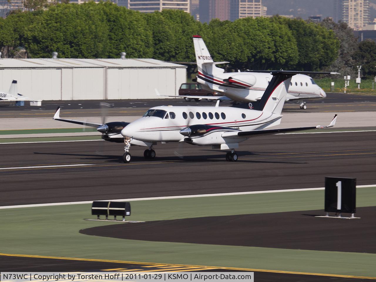 N73WC, 1996 Beech B300 King Air C/N FL-135, N73WC departing from RWY 21
