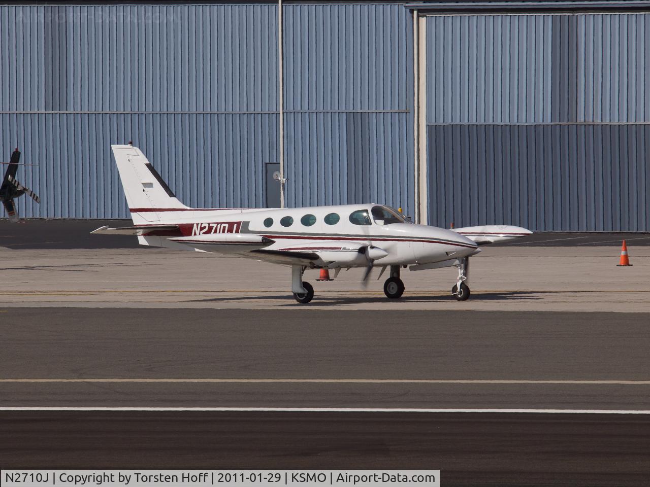 N2710J, 1979 Cessna 335 C/N 335-0043, N2710J taxiing