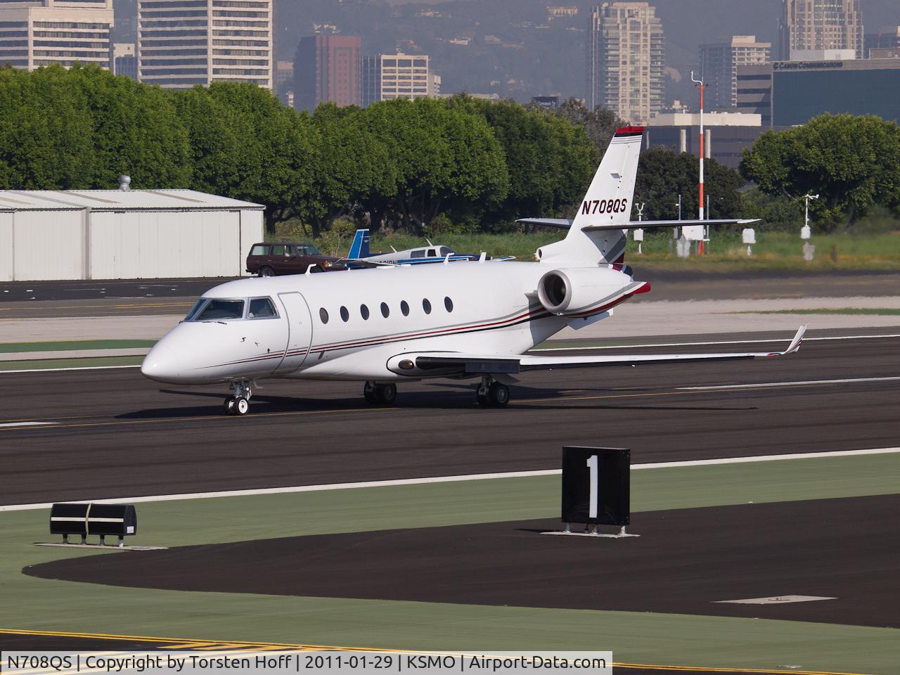 N708QS, 2002 Israel Aircraft Industries Gulfstream 200 C/N 069, N708QS departing from RWY 21
