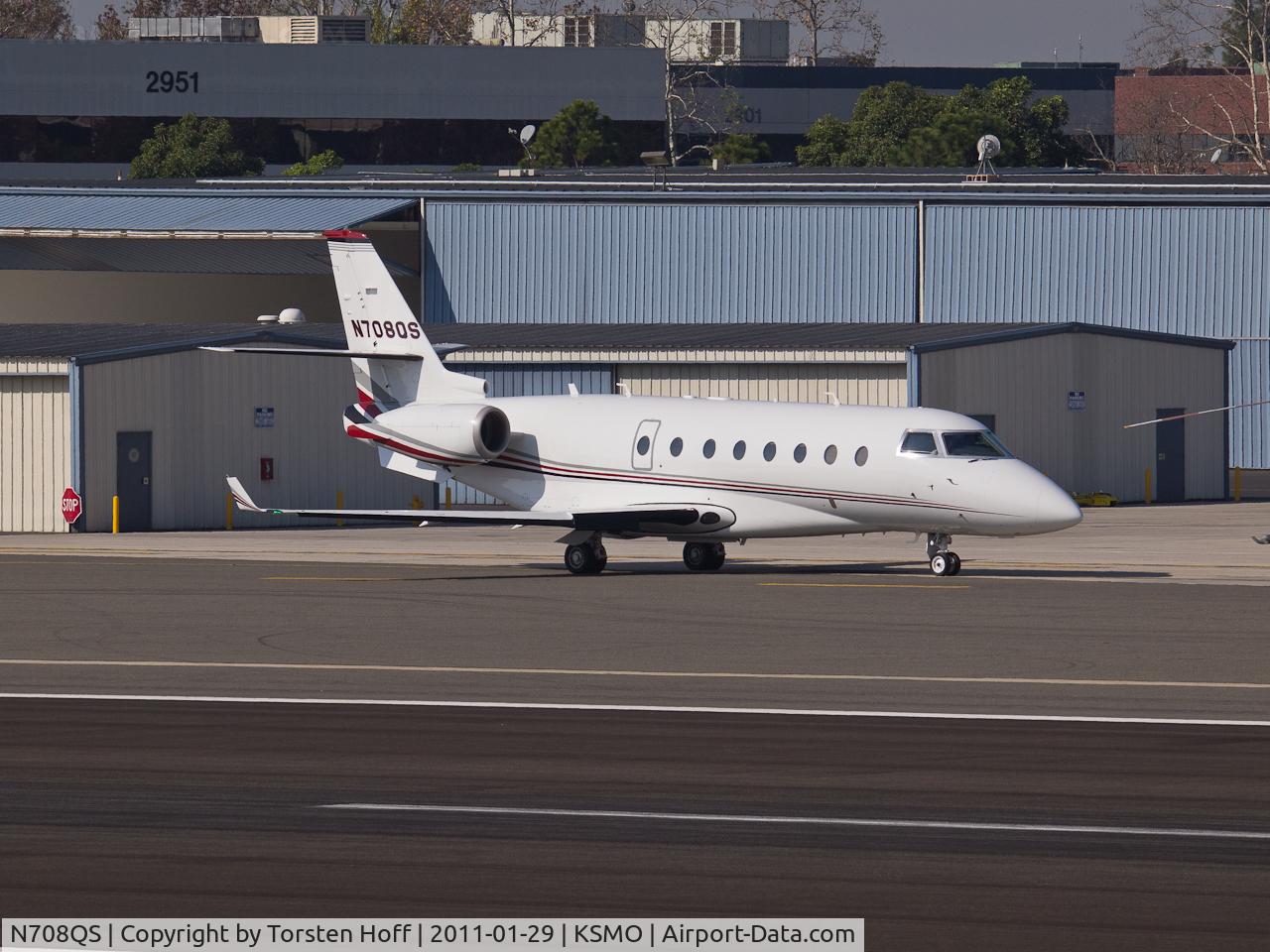 N708QS, 2002 Israel Aircraft Industries Gulfstream 200 C/N 069, N708QS taxiing