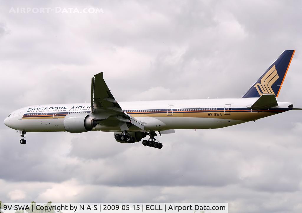 9V-SWA, 2006 Boeing 777-312/ER C/N 34568, Short final