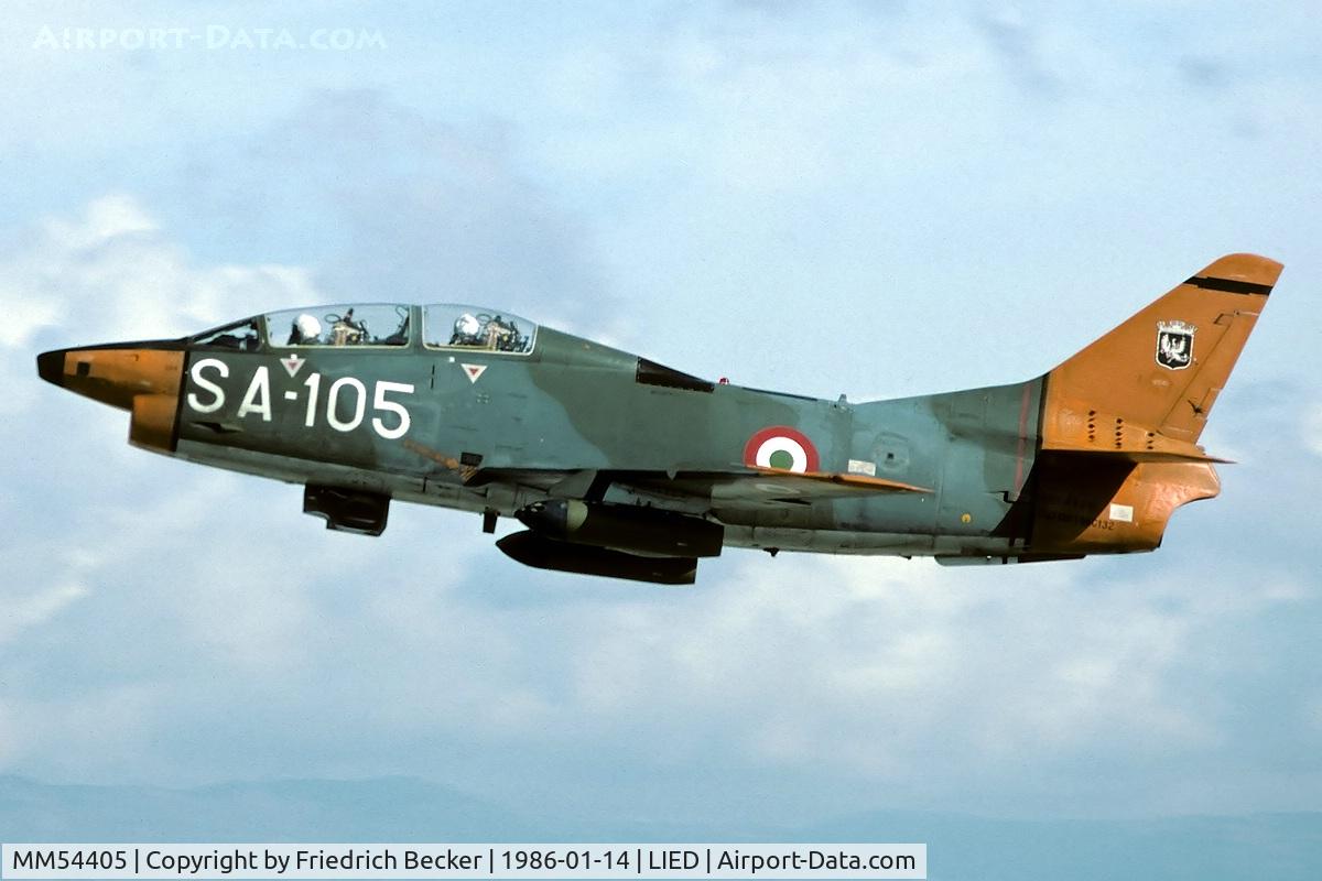 MM54405, Fiat G-91T/1 C/N 132, take off from Decimomannu