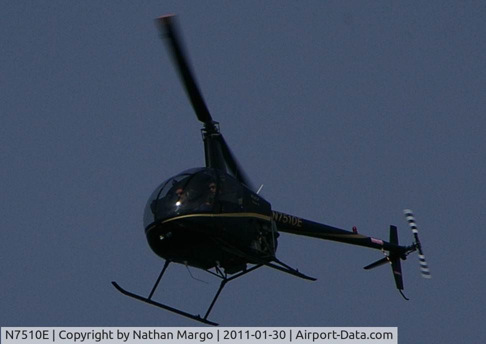 N7510E, 2002 Robinson R22 BETA C/N 3380, Seen flying South over Ocean Beach Pier, San Diego, California.