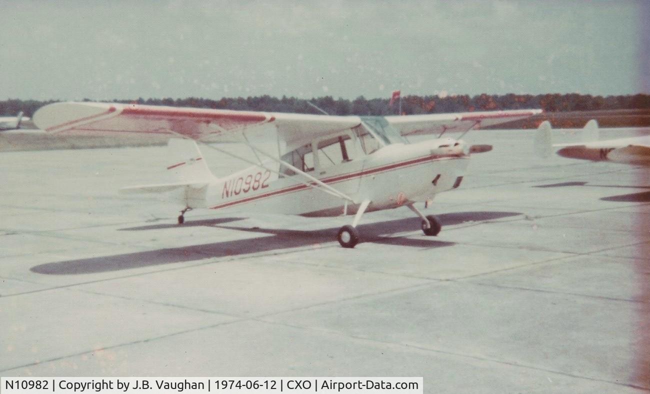N10982, 1972 Bellanca 7ACA C/N 41-72, 1972 Bellanca Champ, 60 hp Franklin, hand start, portable batter pack Radio.  Picture taken at Conroe, Texas Airport, abt 1974/75