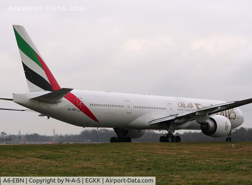 A6-EBN, 2006 Boeing 777-36N/ER C/N 32791, Lining up for departure