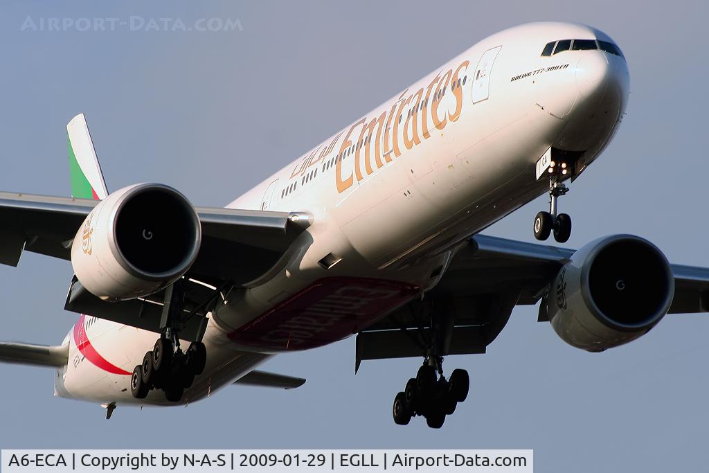 A6-ECA, 2006 Boeing 777-36N/ER C/N 32794, Short final