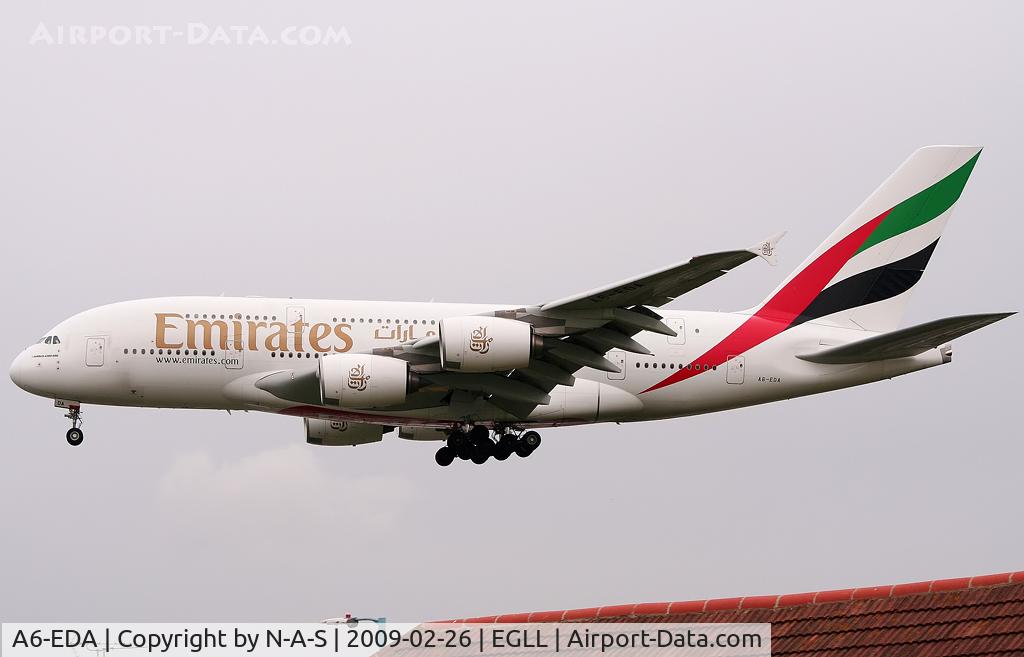 A6-EDA, 2007 Airbus A380-861 C/N 011, Short final