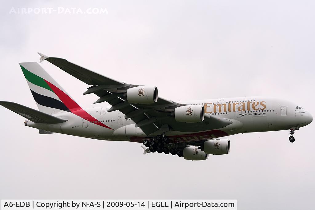 A6-EDB, 2008 Airbus A380-861 C/N 013, Short final