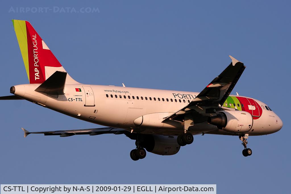 CS-TTL, 1999 Airbus A319-111 C/N 1100, Short final