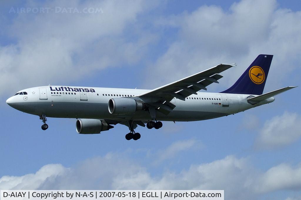 D-AIAY, 1990 Airbus A300B4-605R C/N 608, Short final