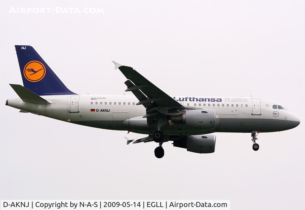 D-AKNJ, 2000 Airbus A319-112 C/N 1172, Short final