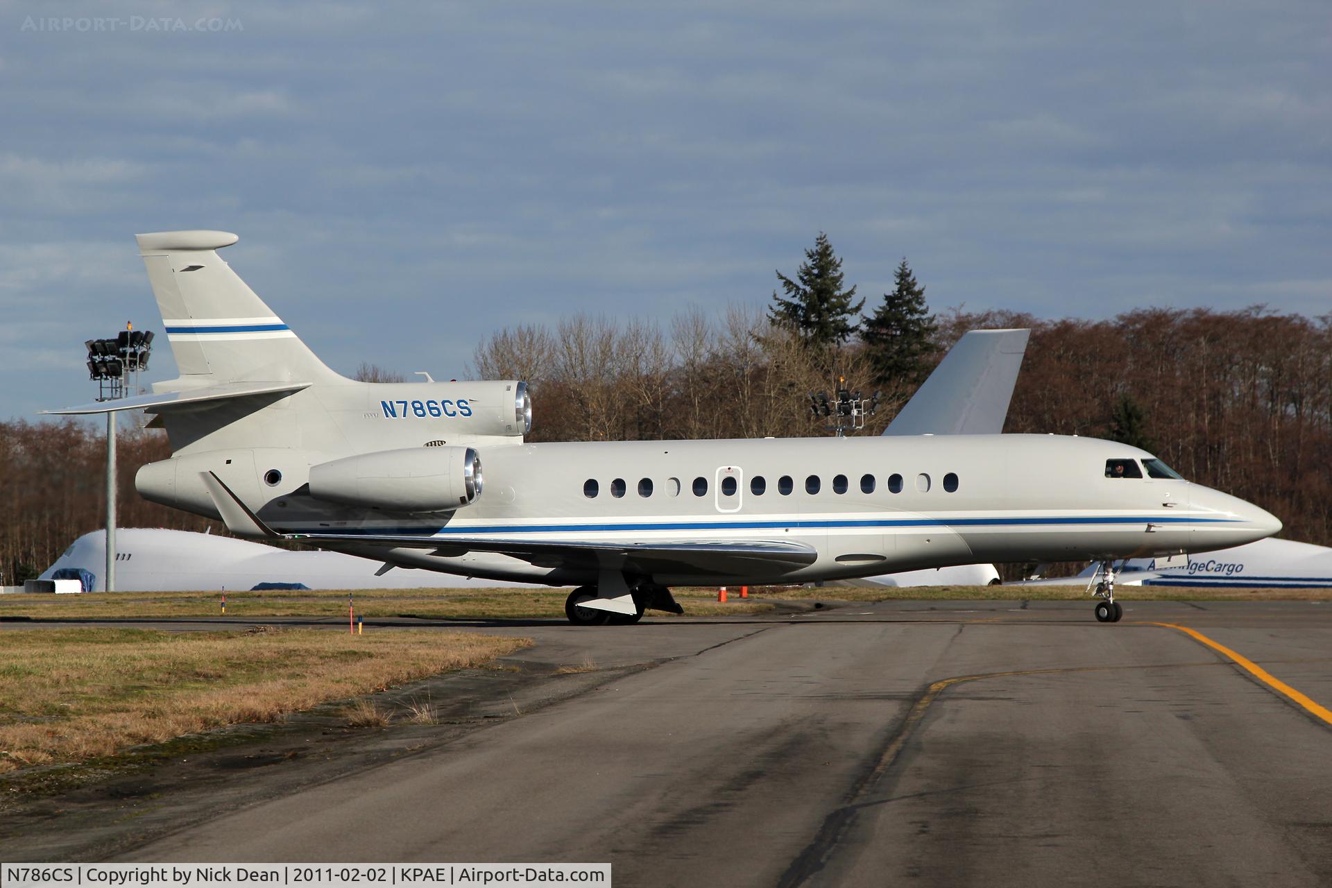 N786CS, 2008 Dassault Falcon 7X C/N 31, KPAE pulling up to the ramp after a KMWH-KPAE flight which terminated in a 16R touch and go a trip around the pattern to a full stop subsequently departed to KBFI