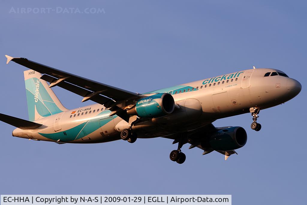 EC-HHA, 2000 Airbus A320-214 C/N 1221, Short final
