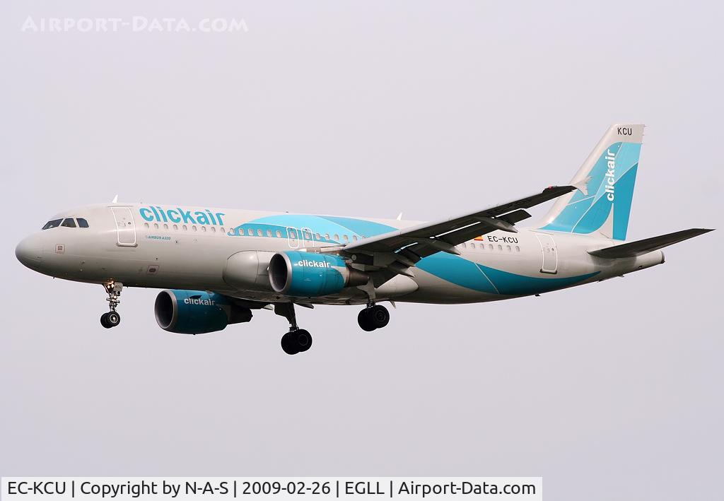 EC-KCU, 2007 Airbus A320-216 C/N 3109, Short final