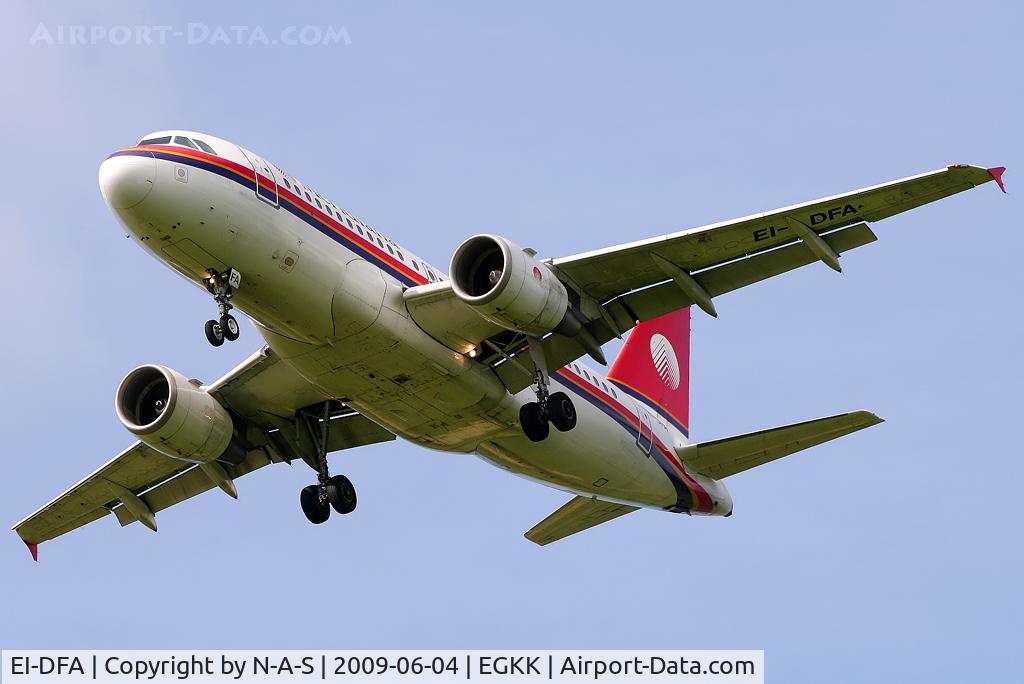 EI-DFA, 2000 Airbus A320-232 C/N 1305, Short final