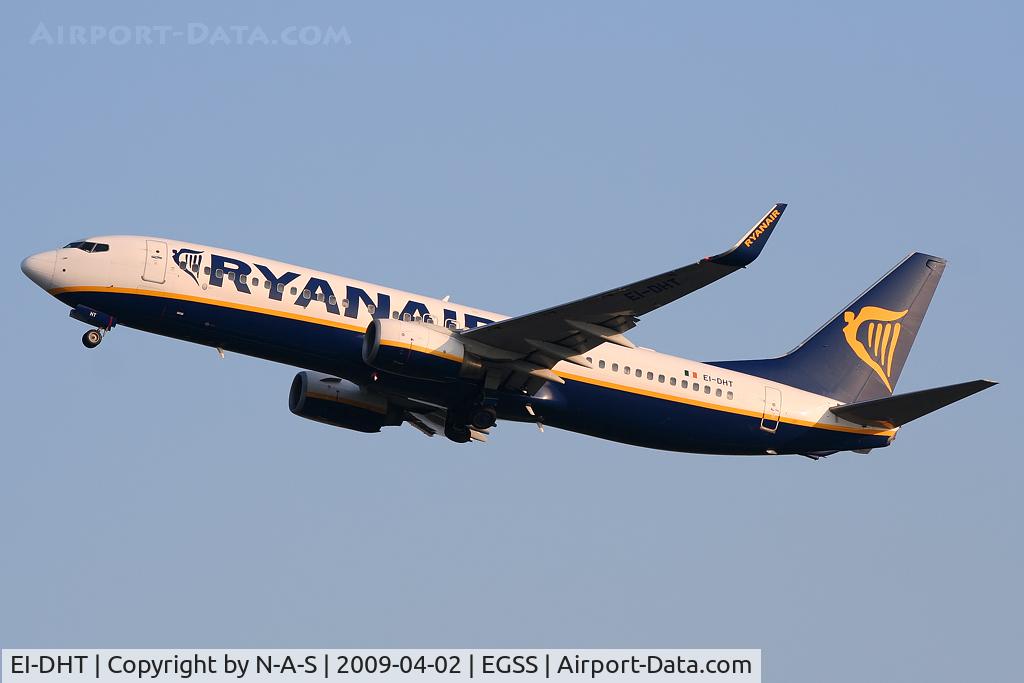 EI-DHT, 2005 Boeing 737-8AS C/N 33581, Departing