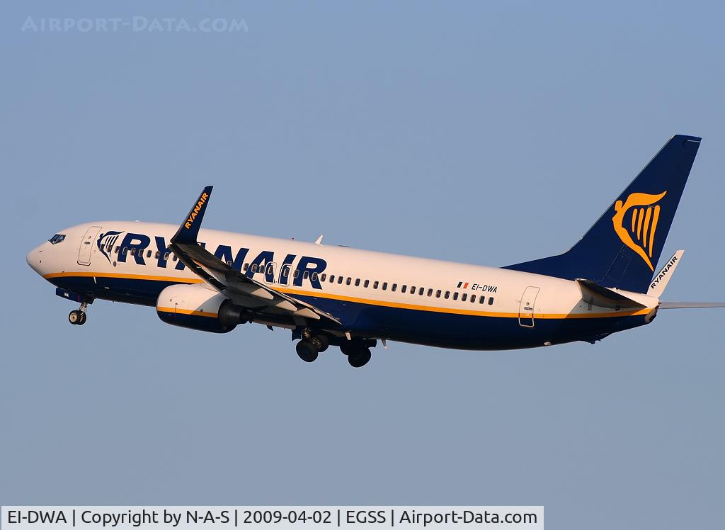 EI-DWA, 2007 Boeing 737-8AS C/N 33617, Departing
