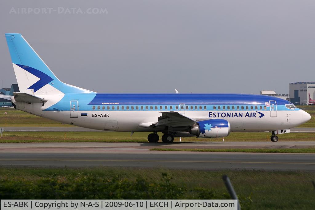 ES-ABK, 1998 Boeing 737-36N C/N 28572, Heading for departure