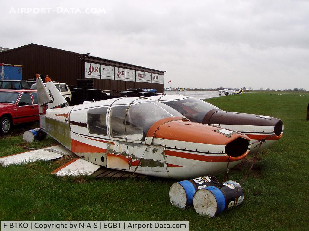 F-BTKO, Robin HR-100-210 Safari C/N 142, With F-GMHH, Both stored
