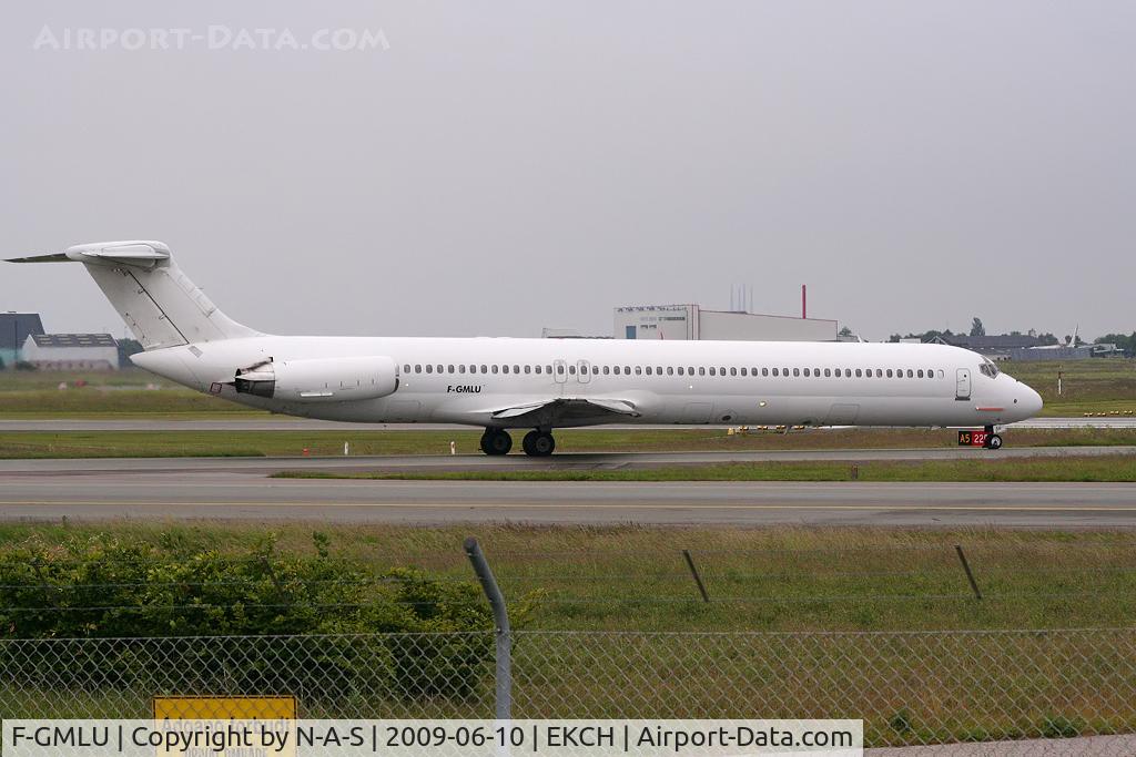 F-GMLU, 1986 McDonnell Douglas MD-83 (DC-9-83) C/N 49398, Heading for the runway