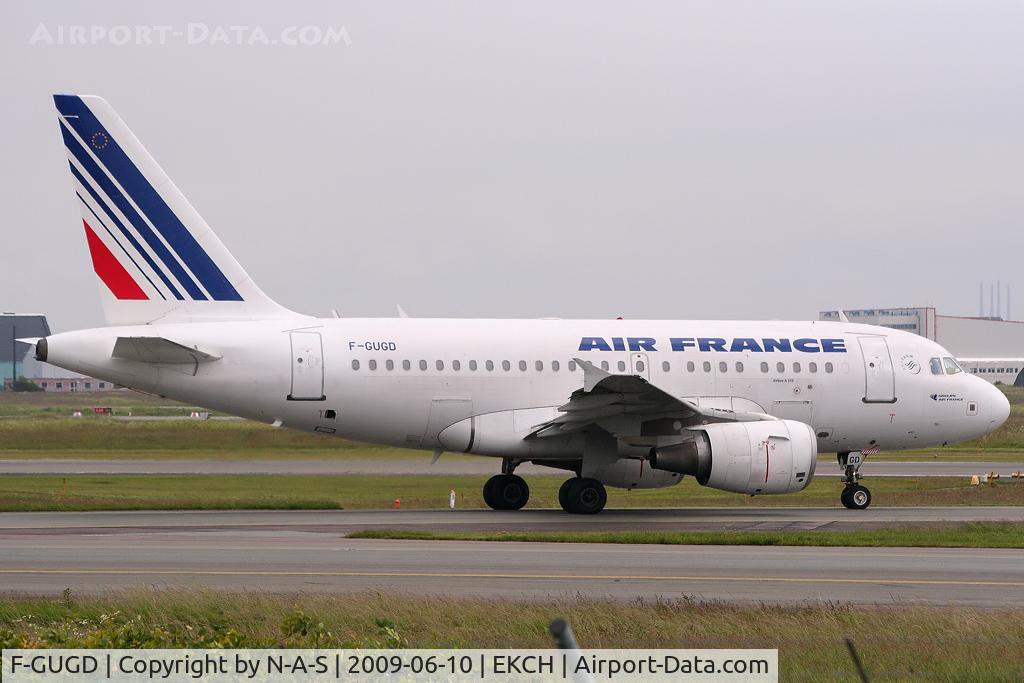 F-GUGD, 2003 Airbus A318-111 C/N 2081, Heading for departure