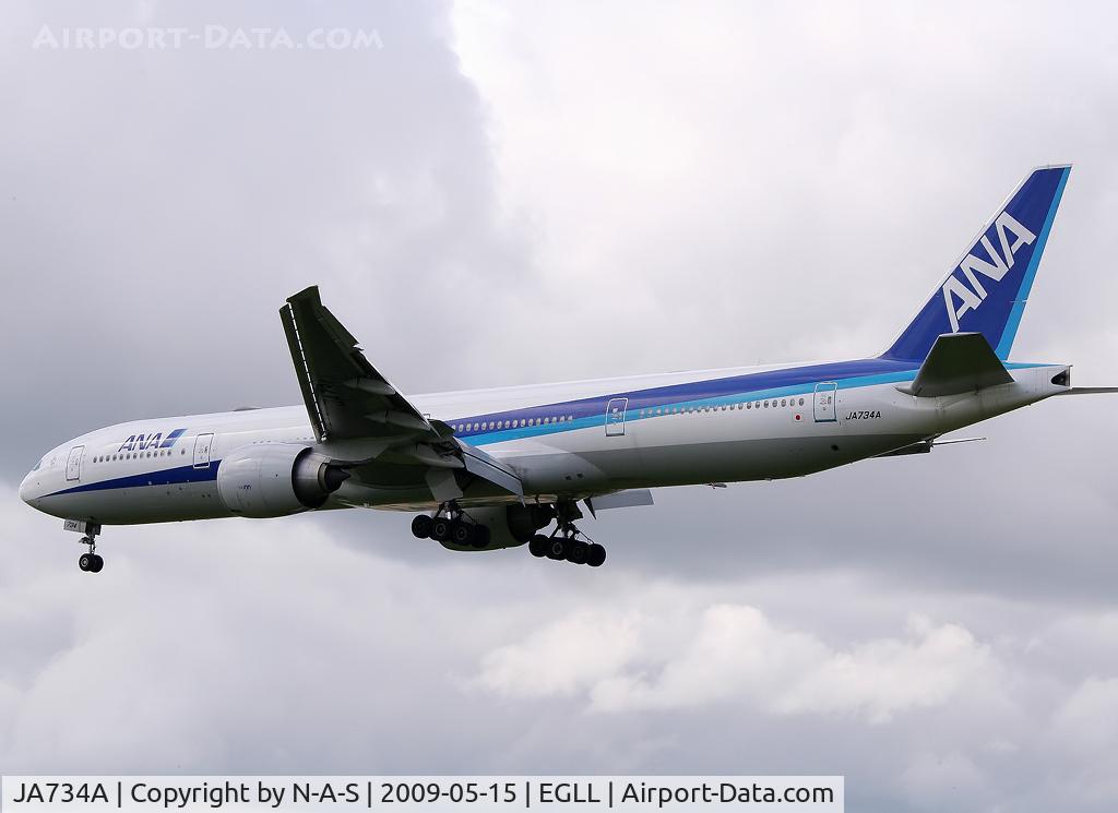 JA734A, 2006 Boeing 777-381/ER C/N 32649, Short final