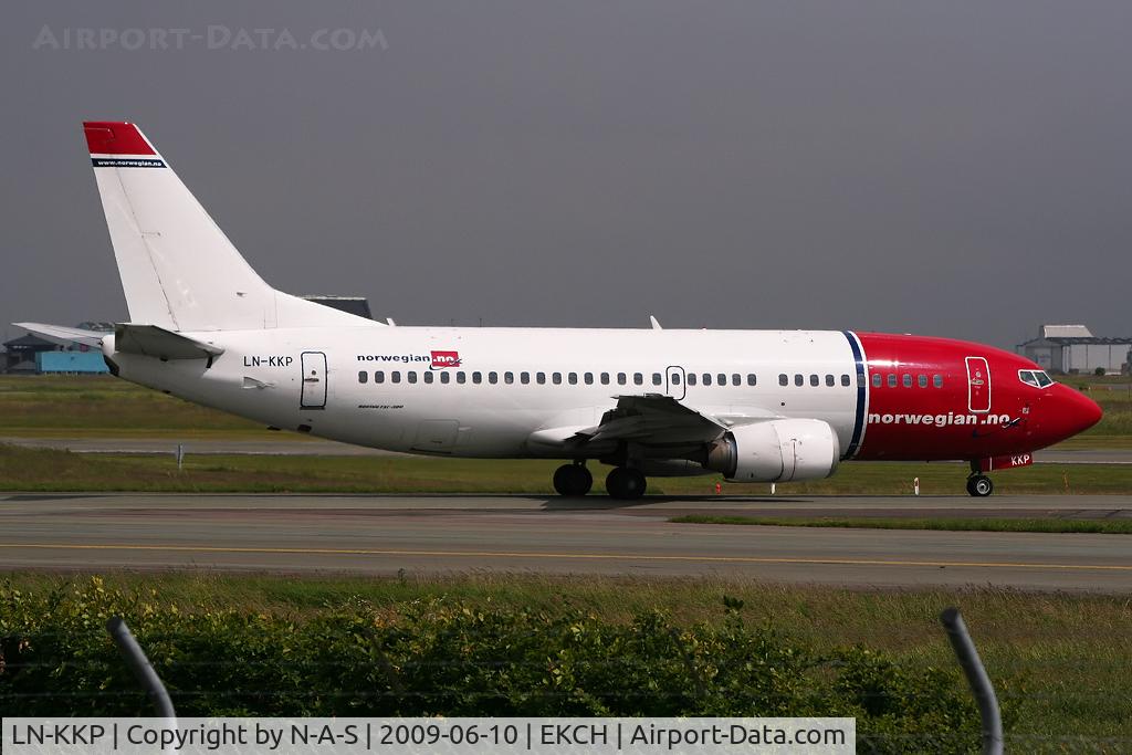 LN-KKP, 1991 Boeing 737-3M8 C/N 25040, Heading for the runway