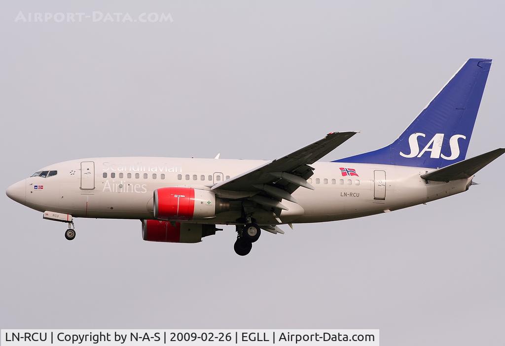 LN-RCU, 1999 Boeing 737-683 C/N 30190, Short final