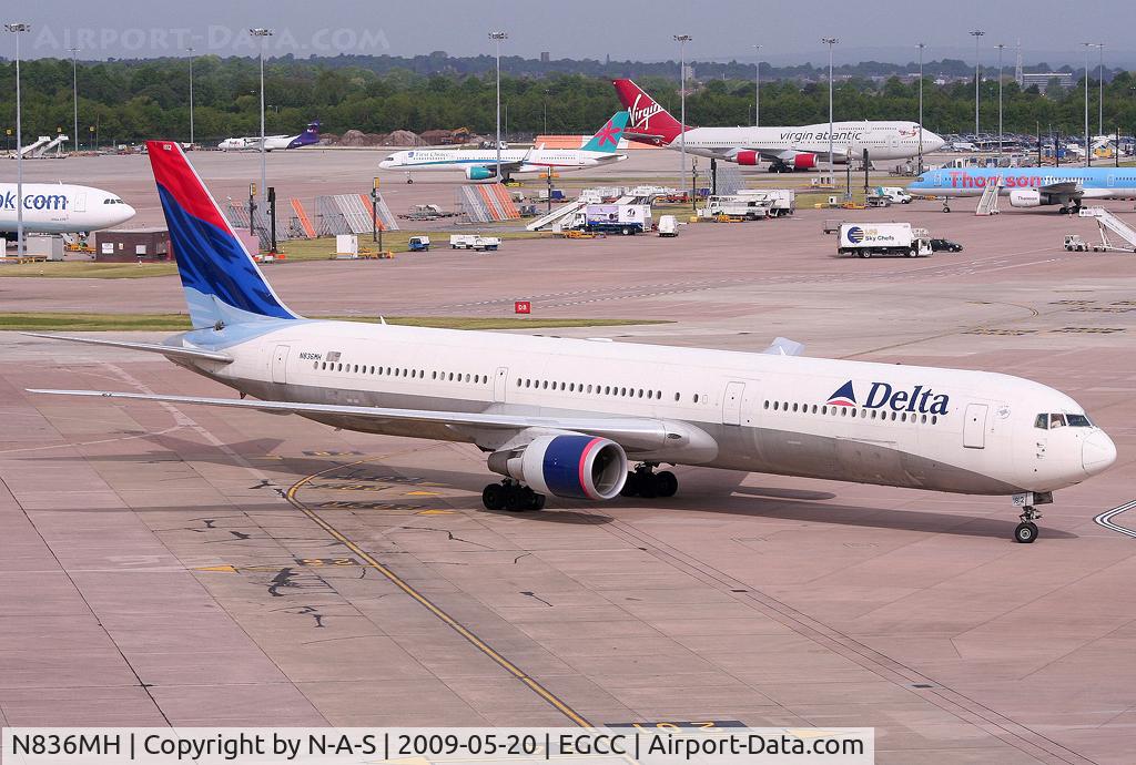 N836MH, 2000 Boeing 767-432/ER C/N 29709, Just arriving to the terminal area