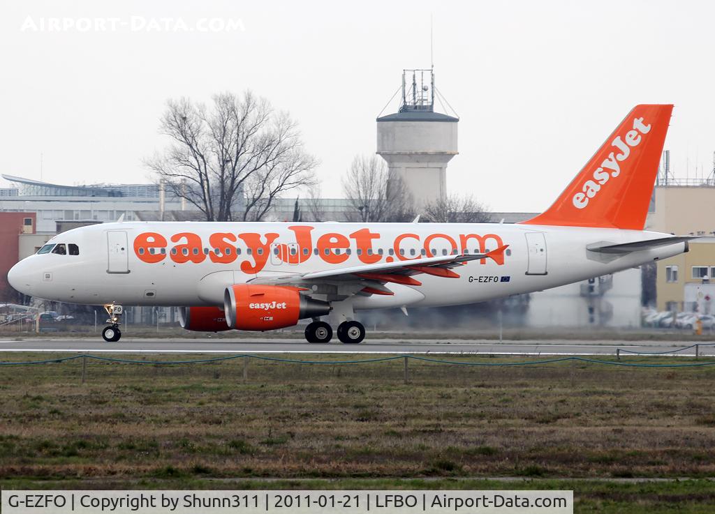G-EZFO, 2009 Airbus A319-111 C/N 4080, Ready for take off rwy 32R