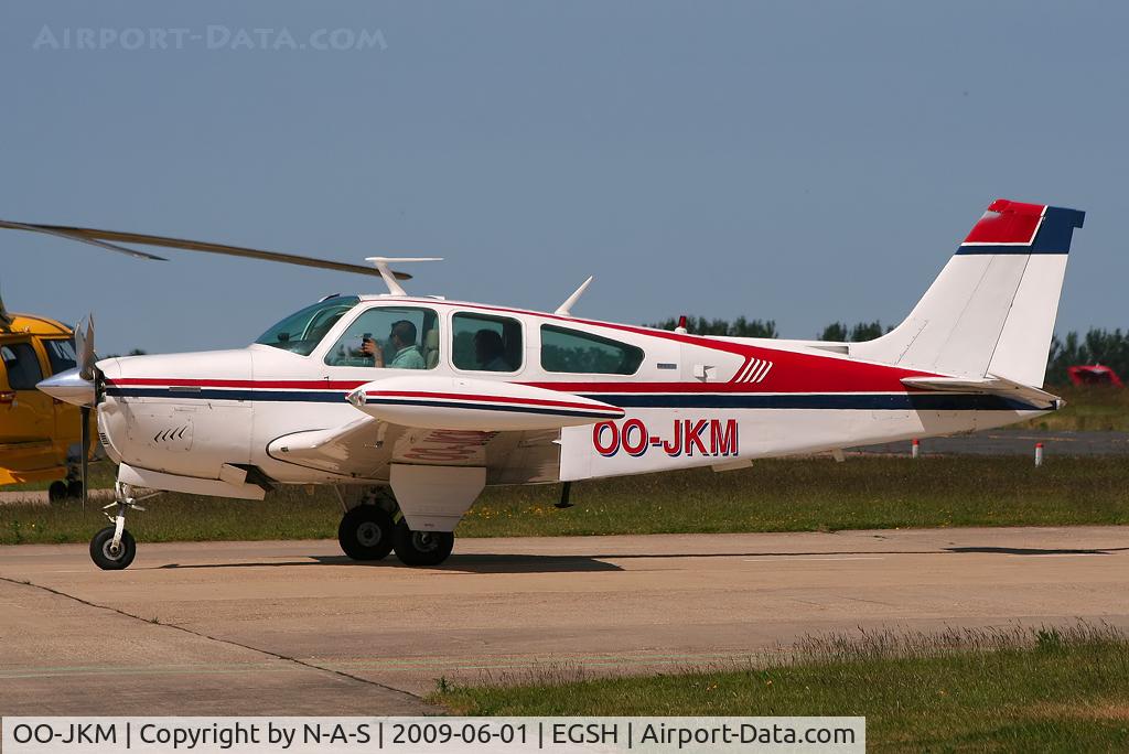 OO-JKM, 1974 Beech F33A Bonanza C/N CE487, Preparing for start