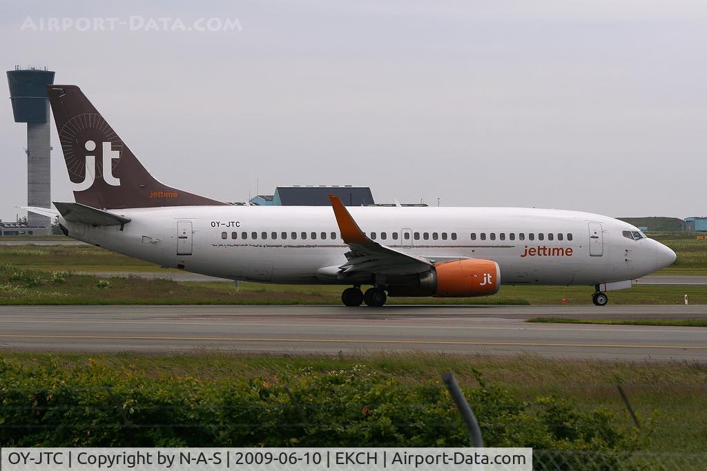 OY-JTC, 1987 Boeing 737-3L9 C/N 23718, Heading for departure