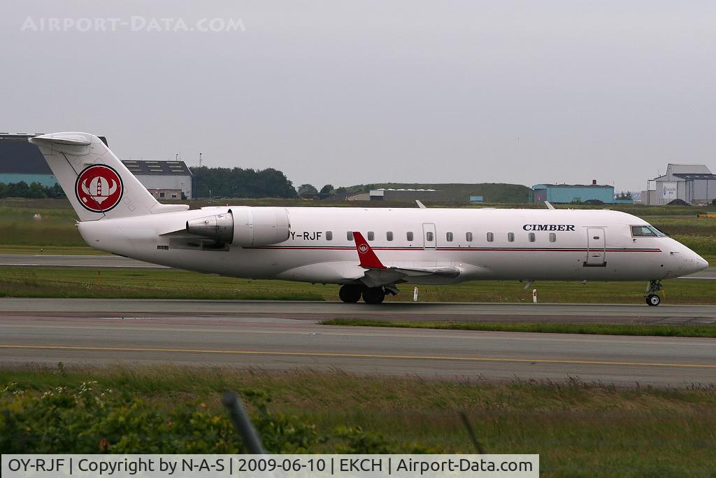 OY-RJF, 1993 Canadair CRJ-200LR (CL-600-2B19) C/N 7019, Heading for departure