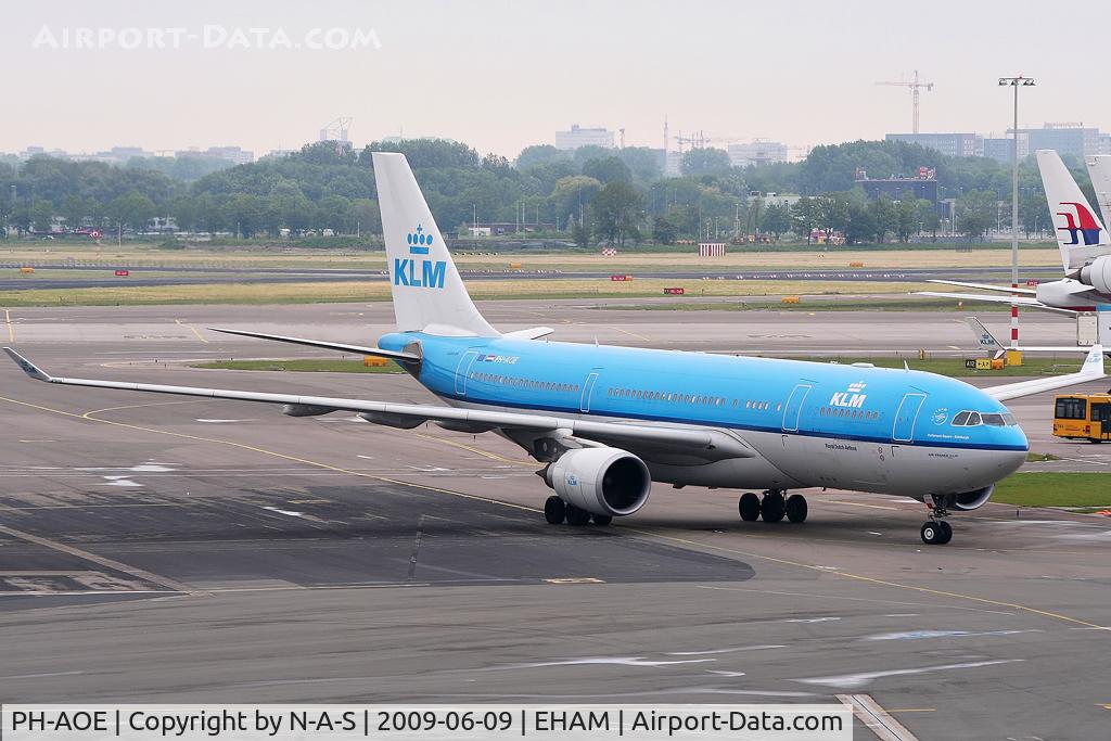 PH-AOE, 2006 Airbus A330-203 C/N 770, Heading for its stand