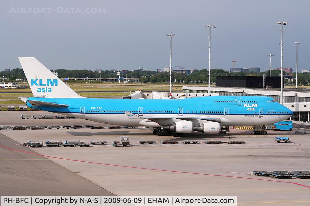 PH-BFC, 1989 Boeing 747-406BC C/N 23982, Parked on stand