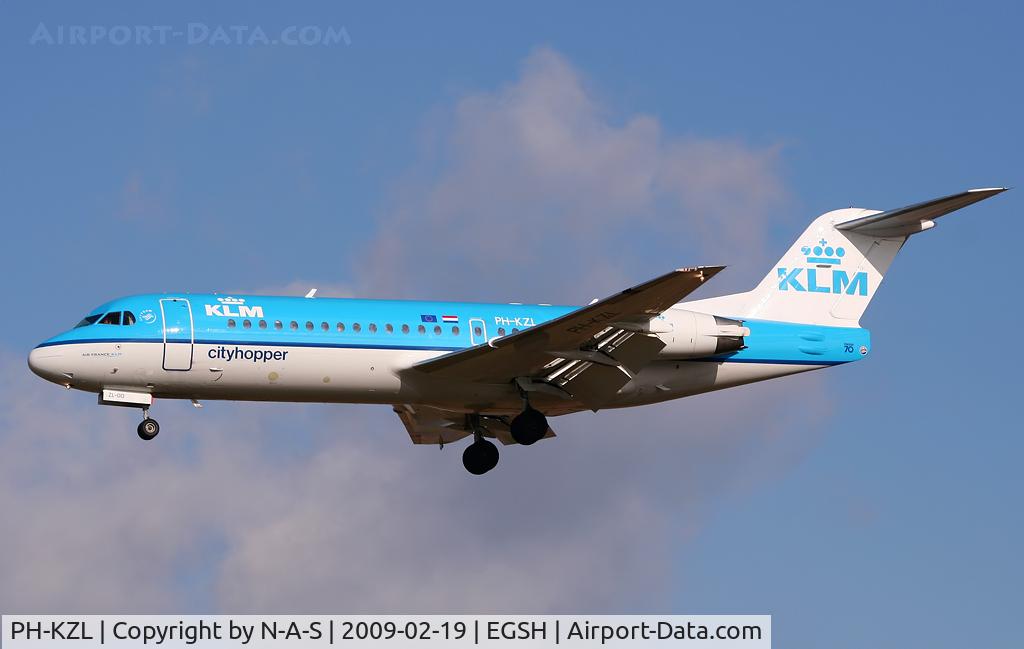 PH-KZL, 1995 Fokker 70 (F-28-0070) C/N 11536, Short final for 27