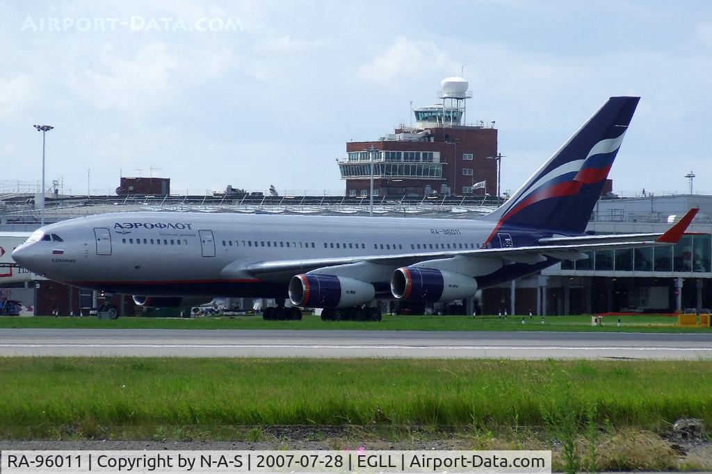 RA-96011, 1994 Ilyushin Il-96-300 C/N 74393201008, Passing the visitor centre