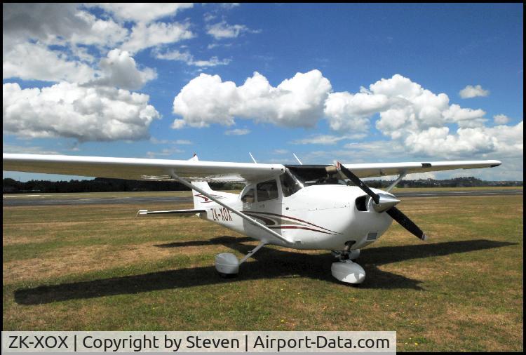 ZK-XOX, 2005 Cessna 172S C/N 172S10004, ZK-XOX at Whenuapai