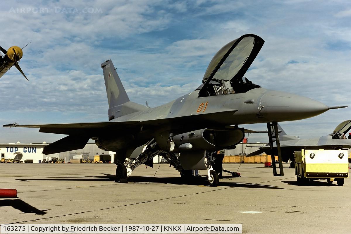163275, General Dynamics F-16N Fighting Falcon C/N 3-M-8, flightline at Miramar