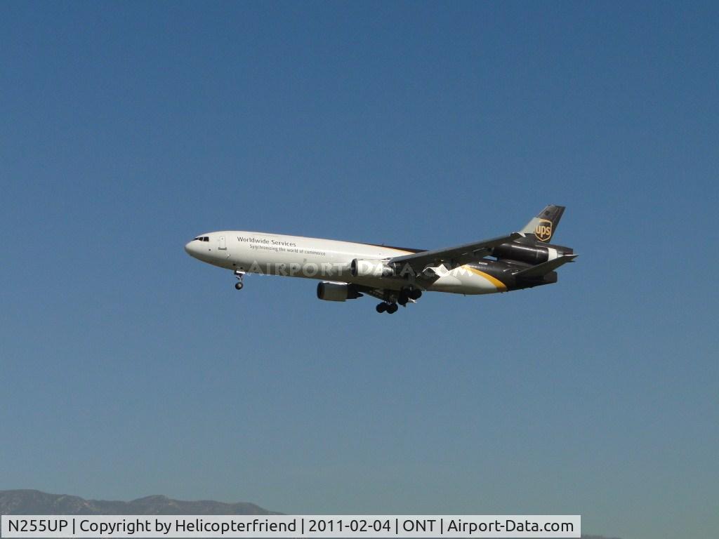 N255UP, 1992 McDonnell Douglas MD-11F C/N 48404, Approaching the outer fence for runway 26L