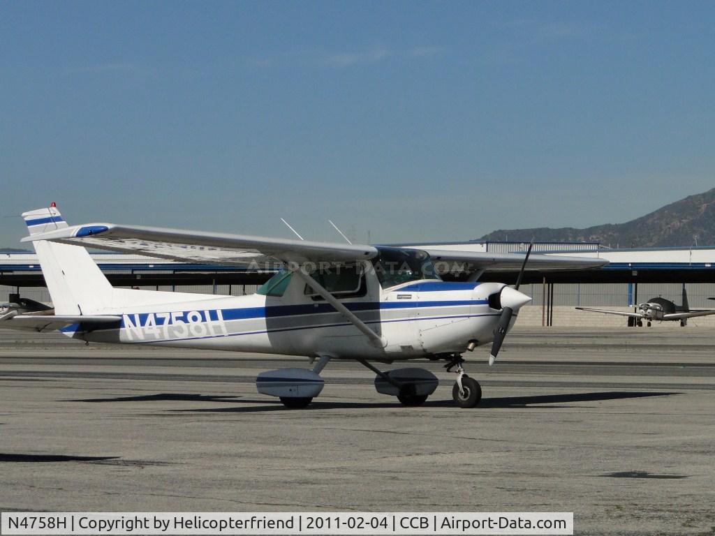 N4758H, Cessna 152 C/N 15283977, Waiting to start up so he can taxi to the runway for take off