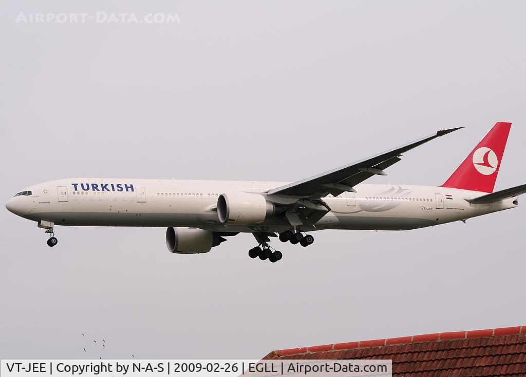VT-JEE, 2007 Boeing 777-35R/ER C/N 35164, Short final before re-reg to TC-