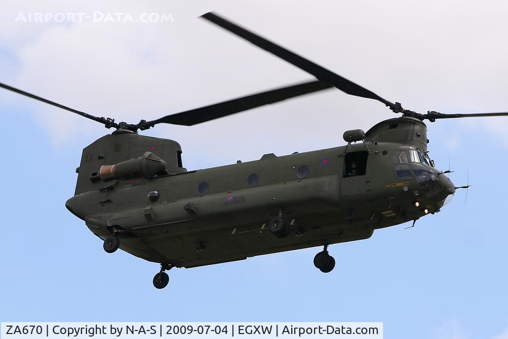 ZA670, Boeing Vertol Chinook HC.2 C/N M/A001/B-812/M7032, During its display