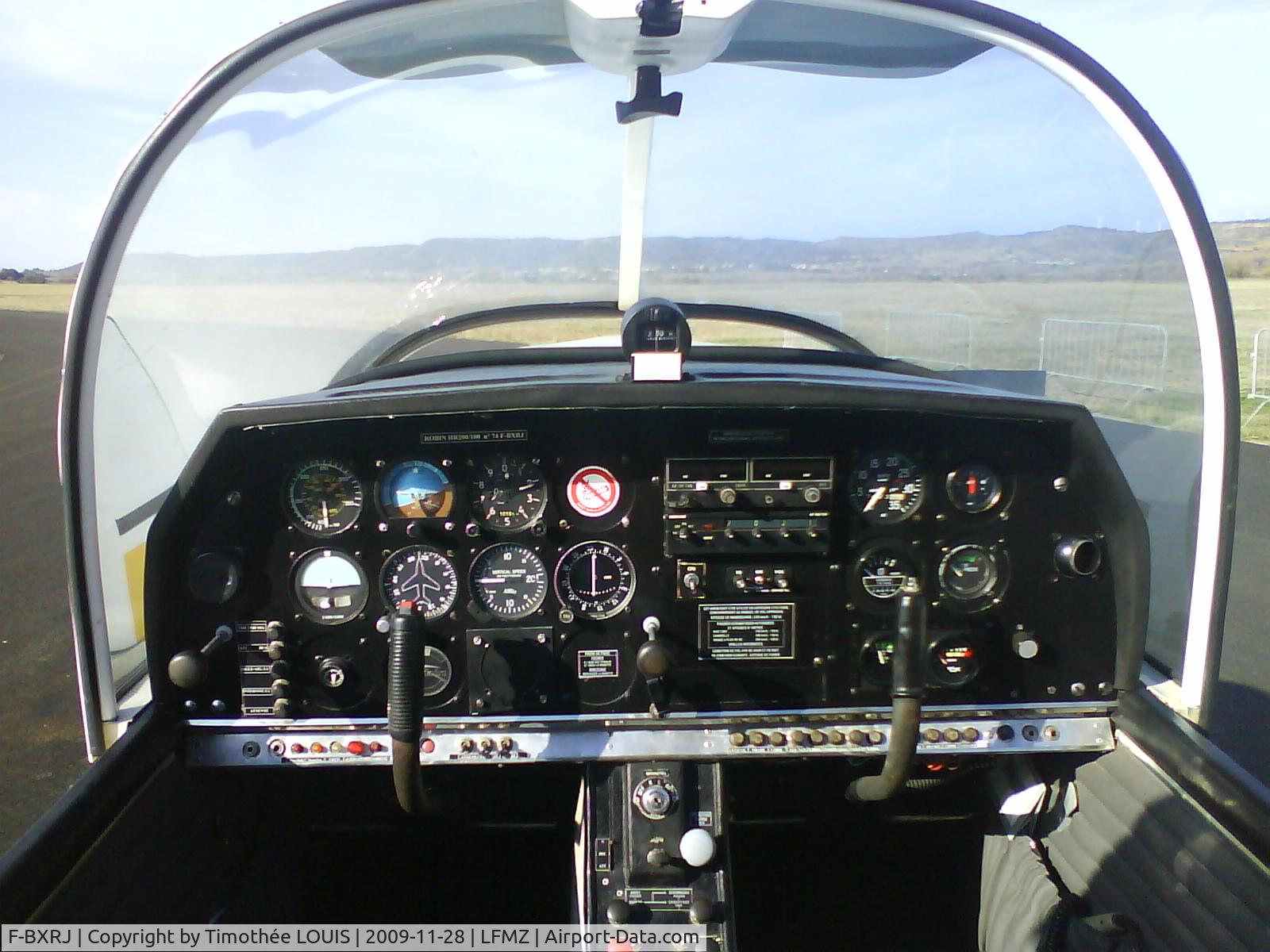 F-BXRJ, Robin HR-200-100 Club C/N 74, Cockpit